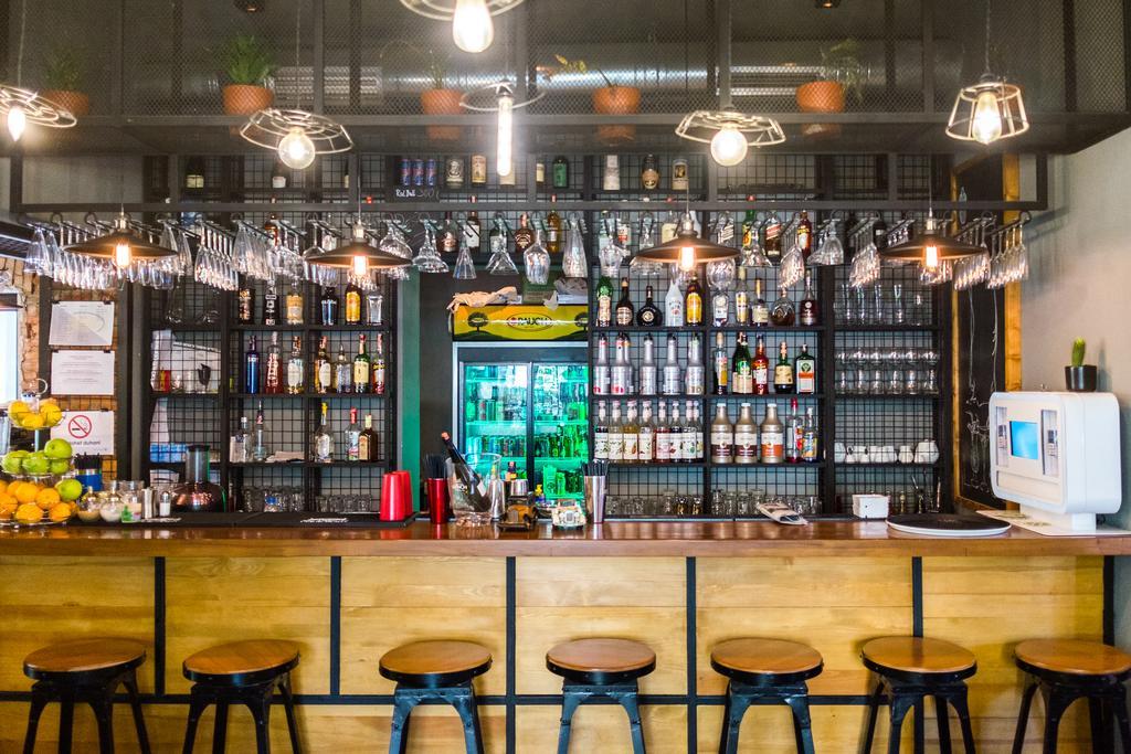 Destil Hostel Tirana Eksteriør billede