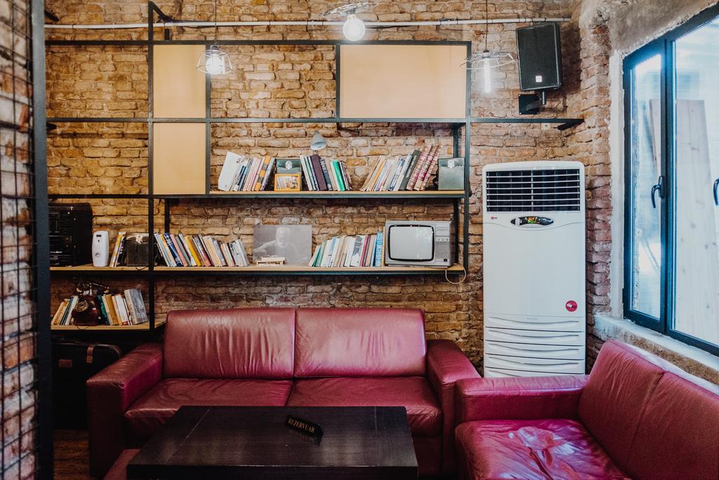 Destil Hostel Tirana Eksteriør billede