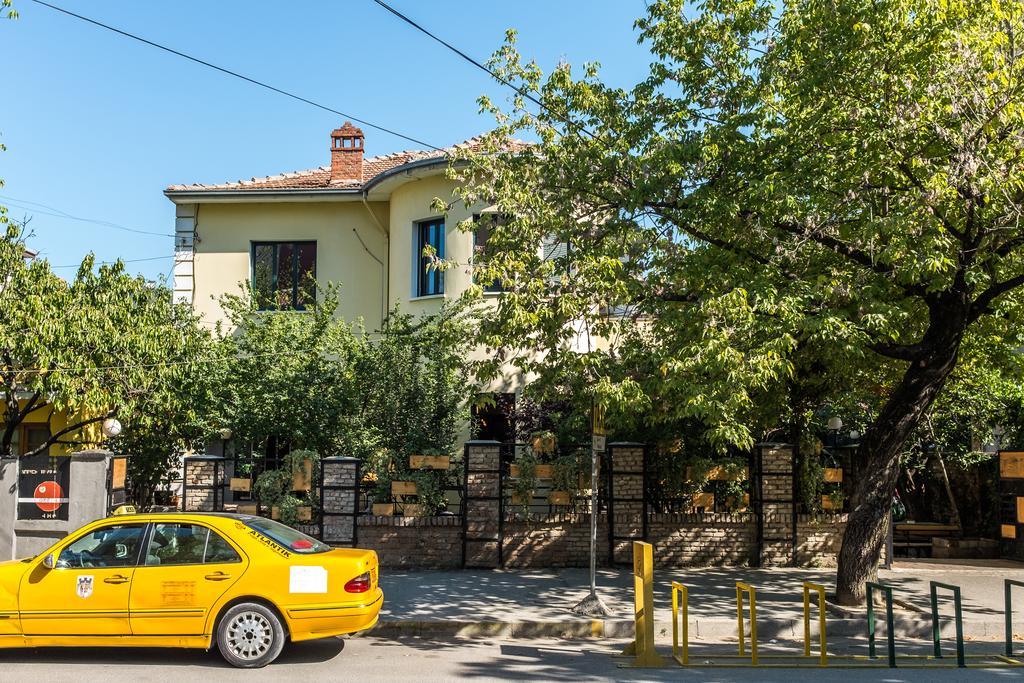 Destil Hostel Tirana Eksteriør billede