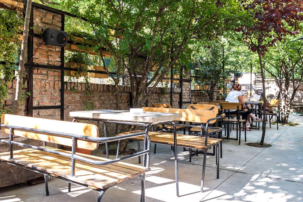 Destil Hostel Tirana Eksteriør billede