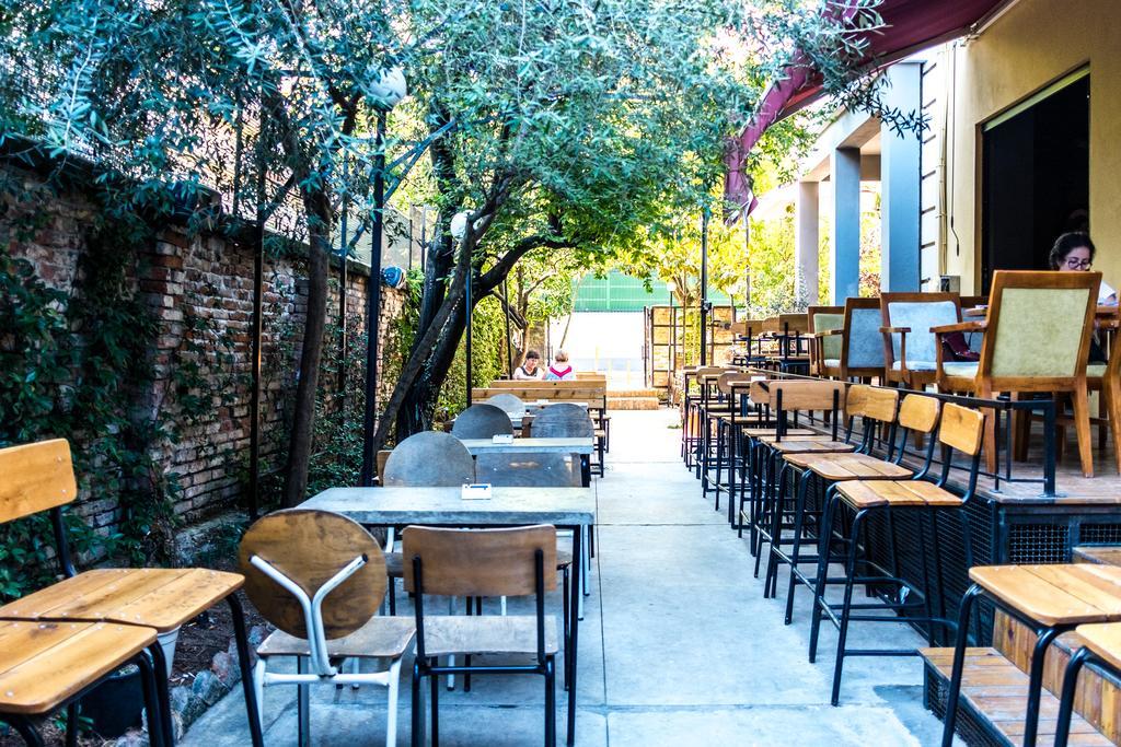 Destil Hostel Tirana Eksteriør billede