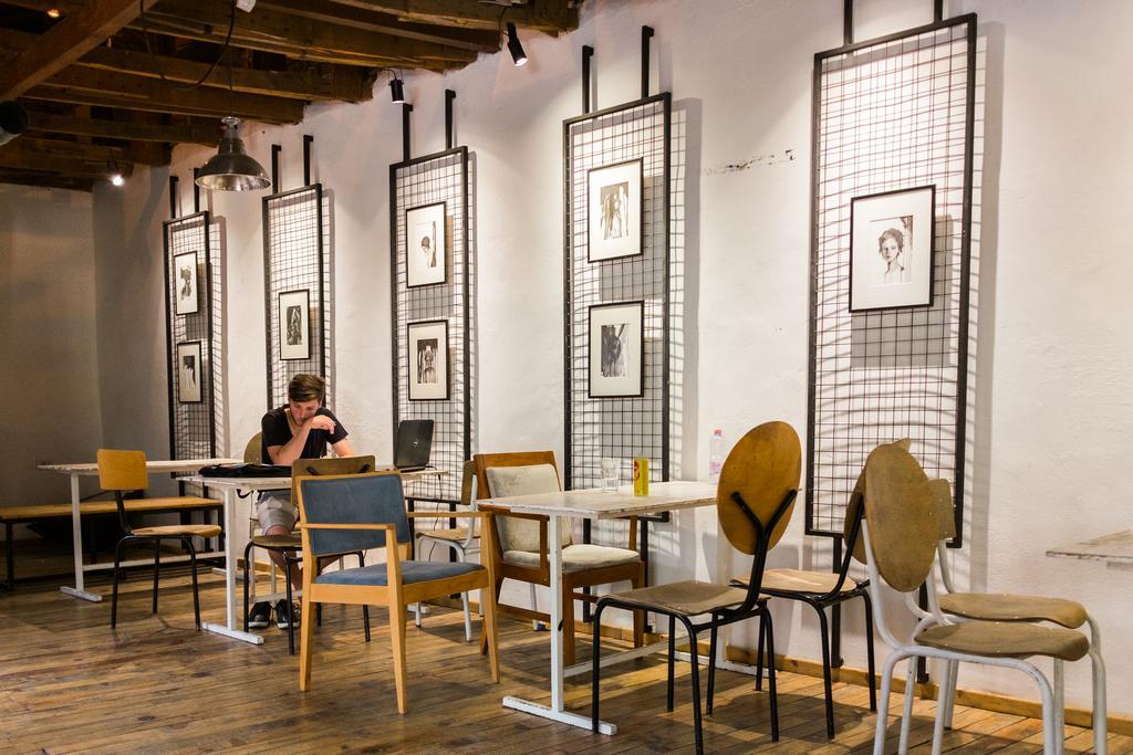 Destil Hostel Tirana Eksteriør billede