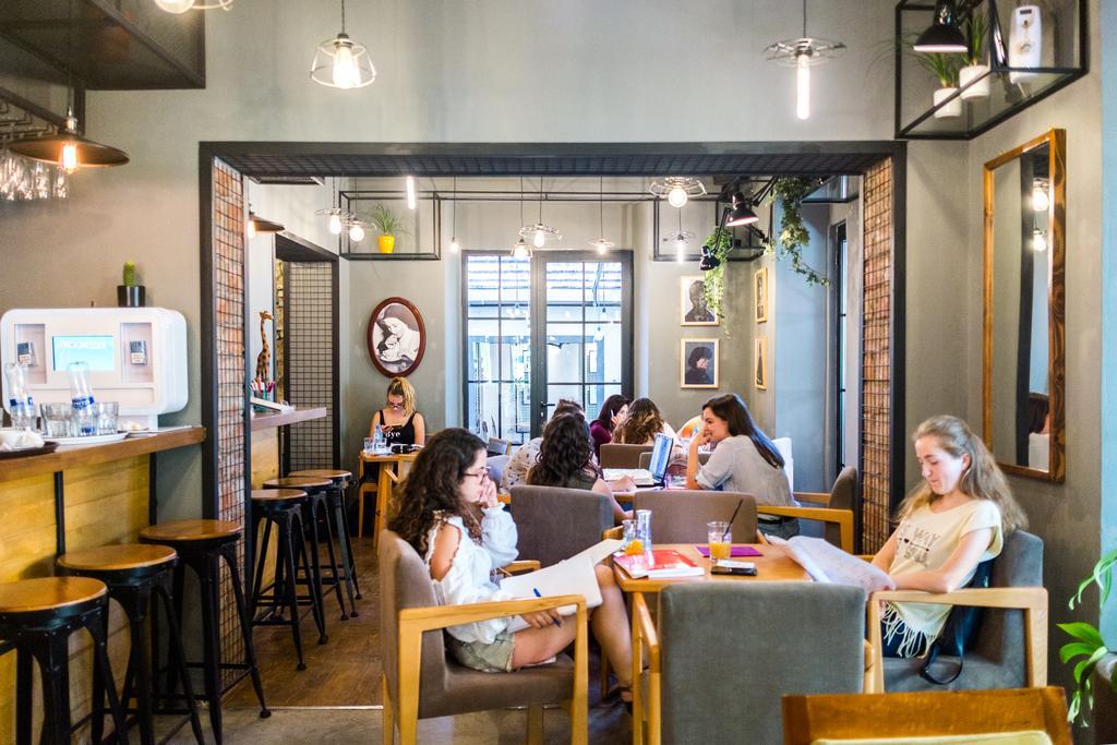 Destil Hostel Tirana Eksteriør billede