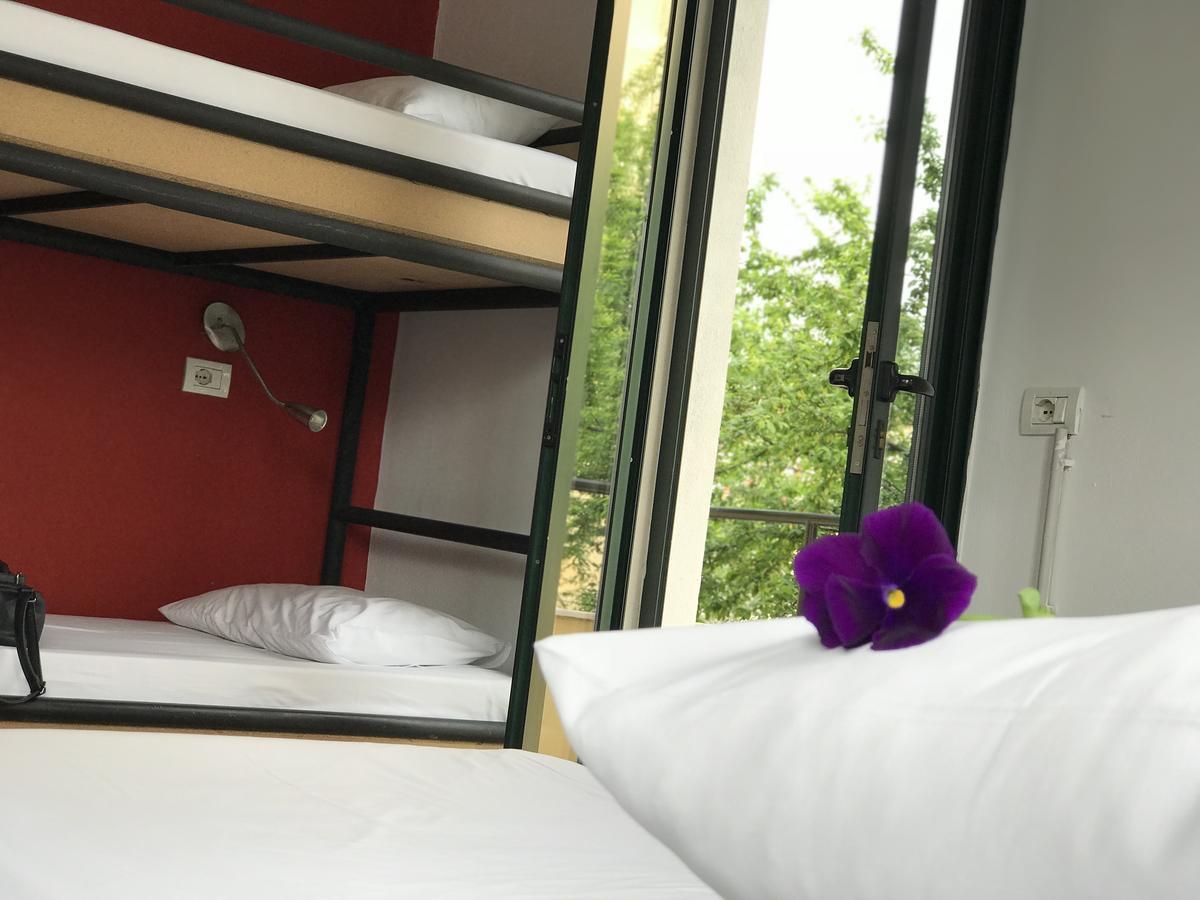 Destil Hostel Tirana Eksteriør billede
