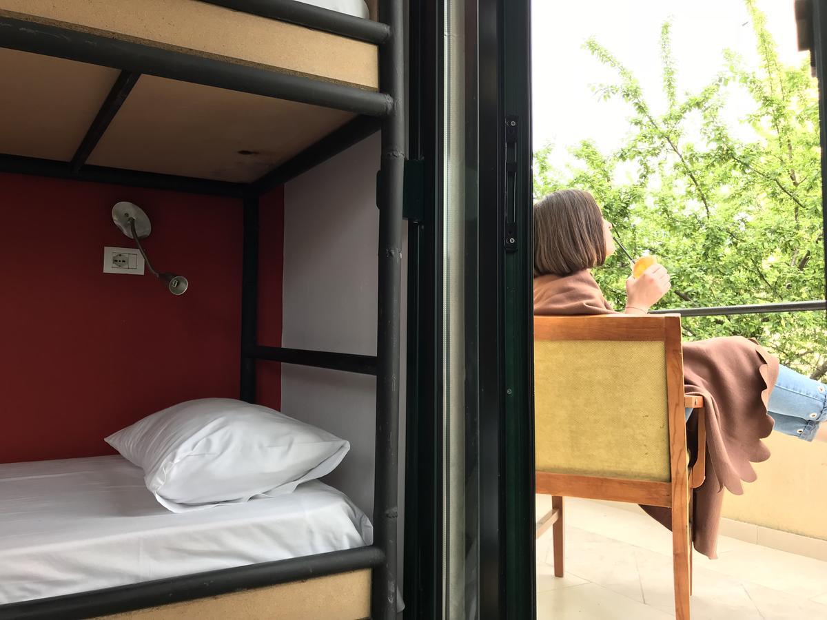 Destil Hostel Tirana Eksteriør billede